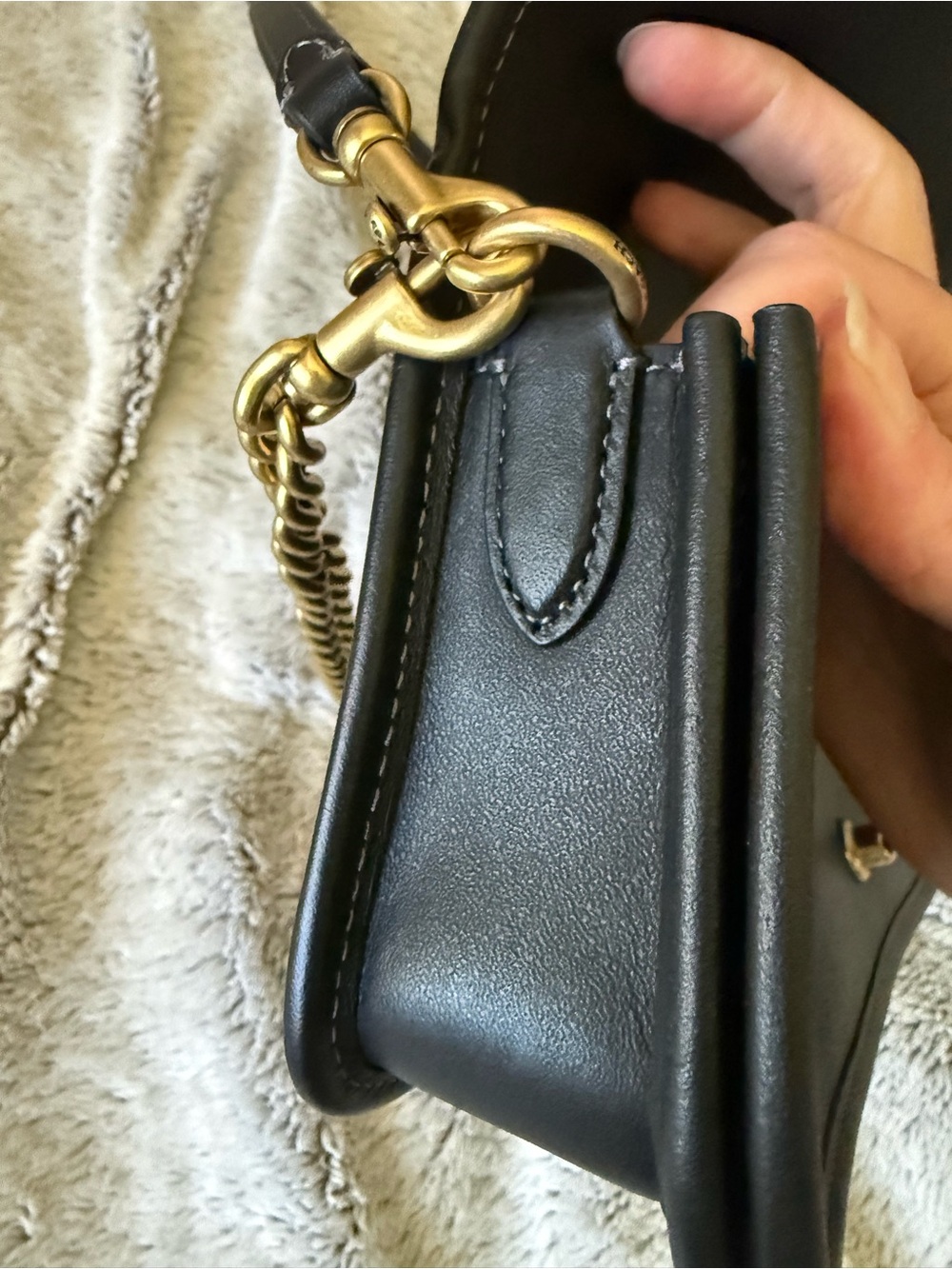 Coach Dinky bag black with gold hardware - Picture 8 of 16